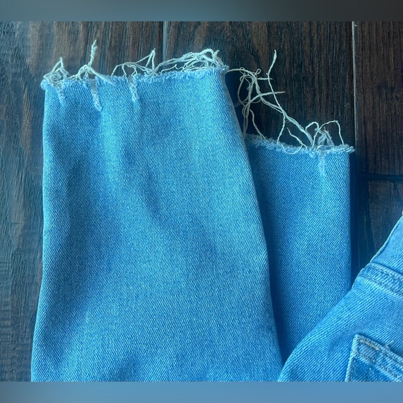 H&M Ultra High Rise Ankle Stretch Distressed - Picture 6 of 10